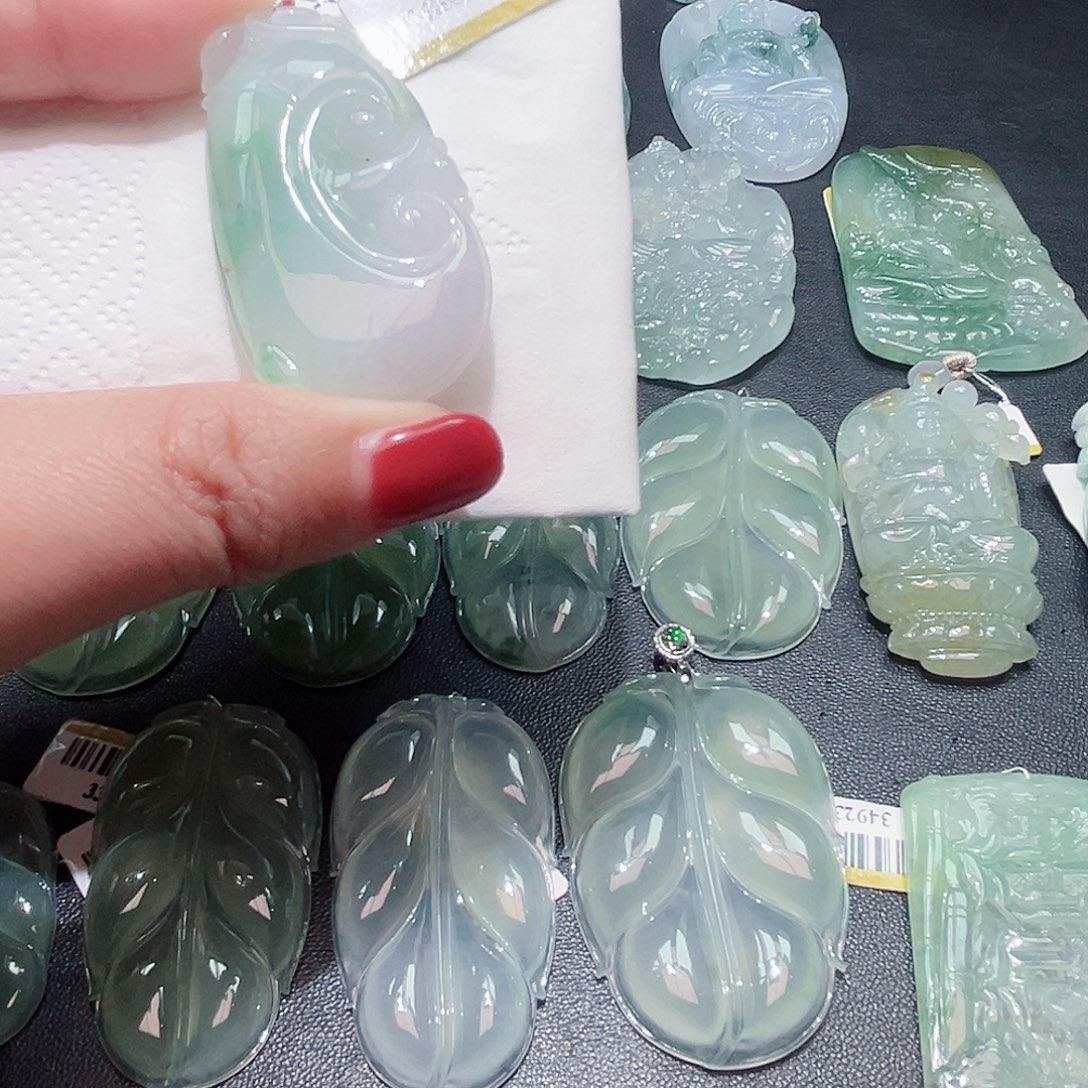 翡翠未镶嵌颈饰吊坠