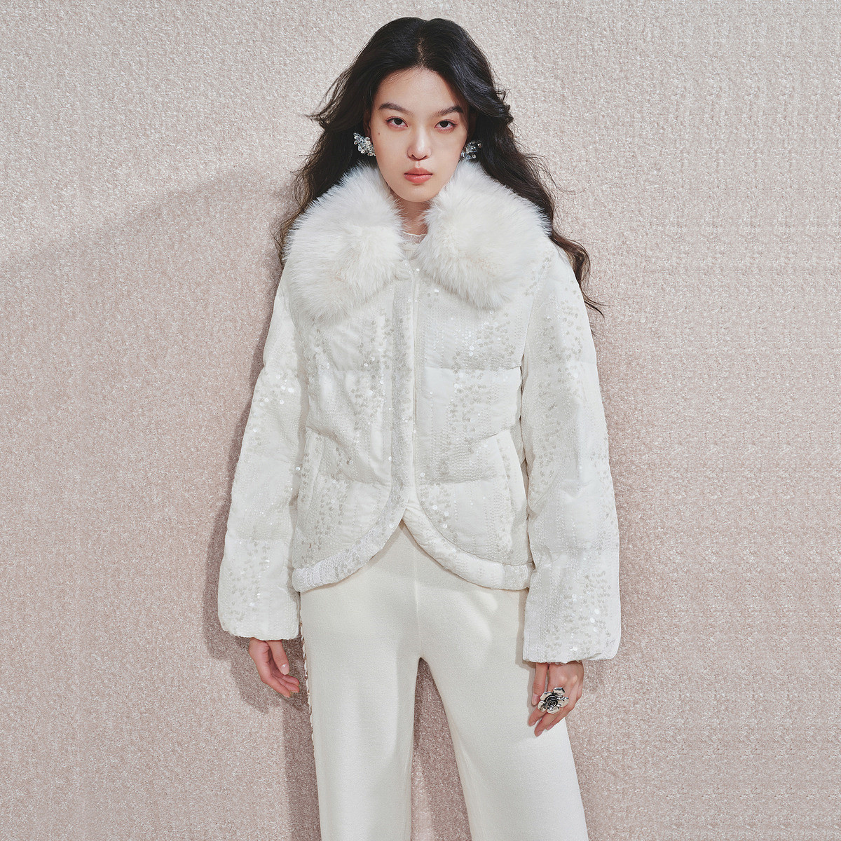 MAXRIENY精致日常女冬款立体花设计保暖羽绒服外套