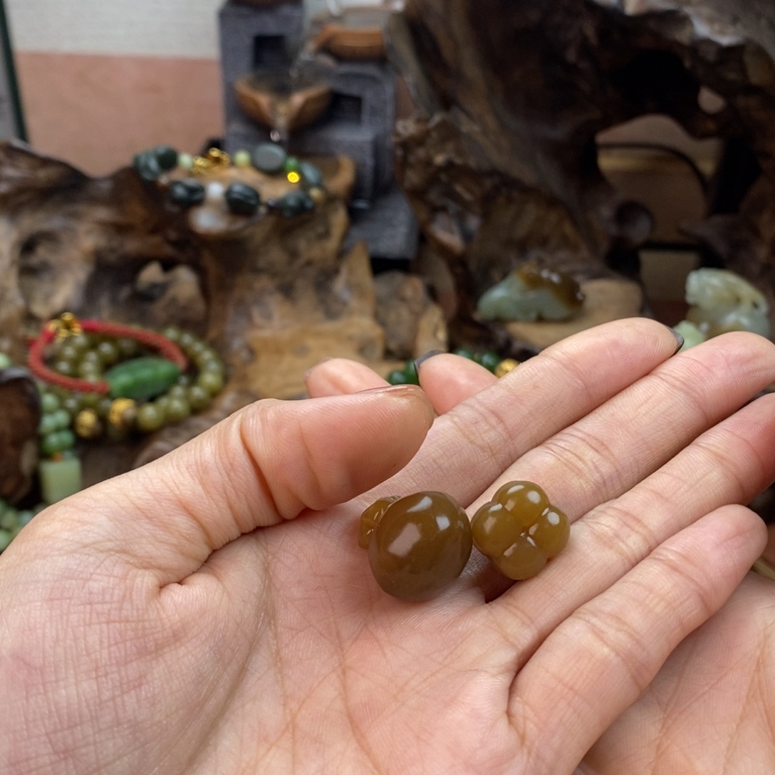 小***腿和田玉（糖玉）未镶嵌颈饰