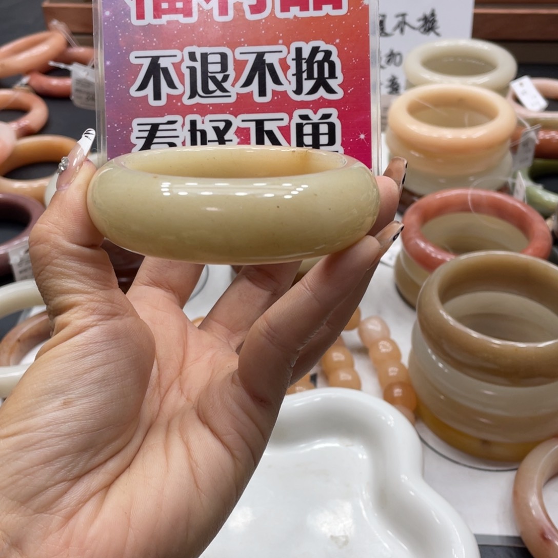 石英岩玉手镯未镶嵌