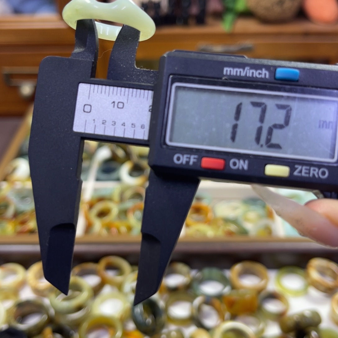 蛇纹石玉未镶嵌手镯73