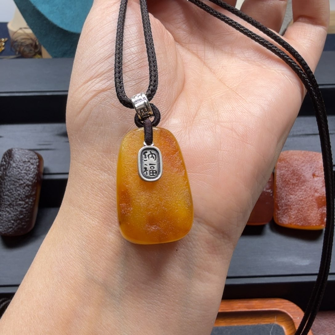 琥珀吊坠(赠链)未镶嵌
