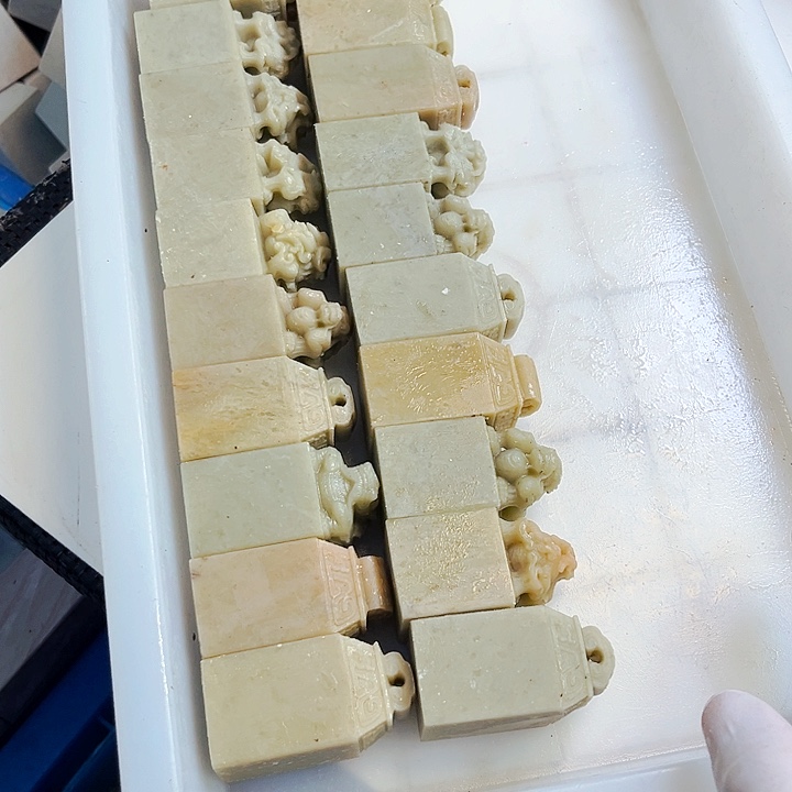 青田石印石寺**雨晚上给