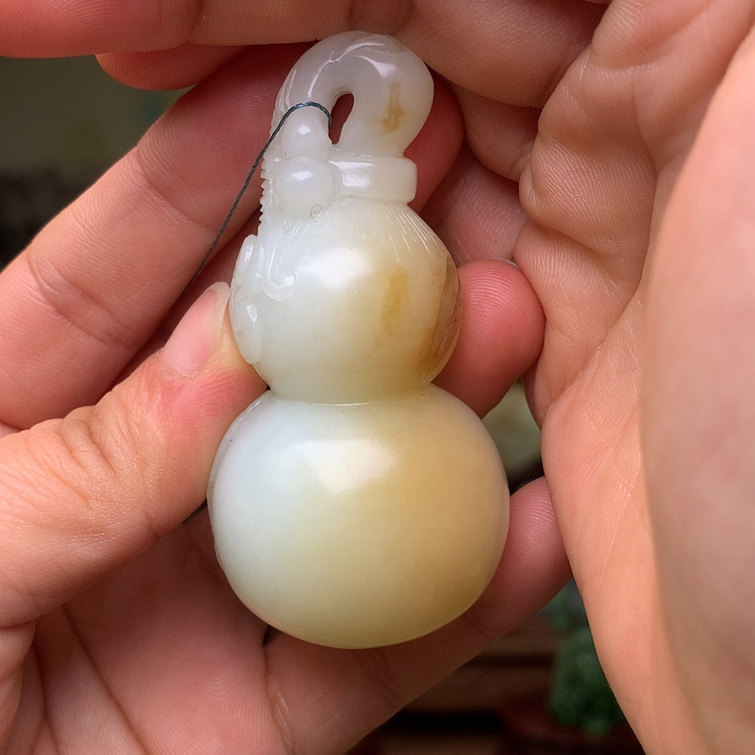 和田玉未镶嵌把件