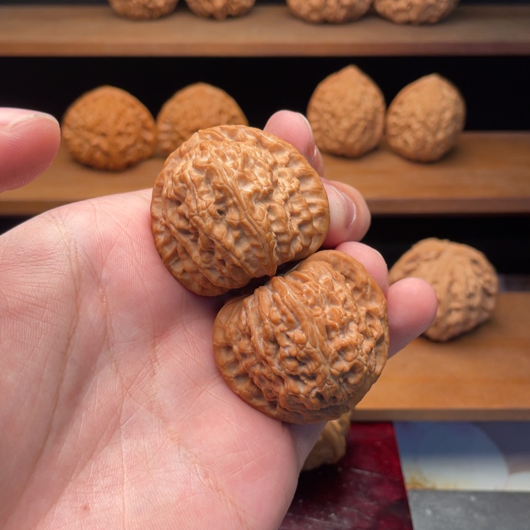 文玩核桃把件我***了40毕业三角白