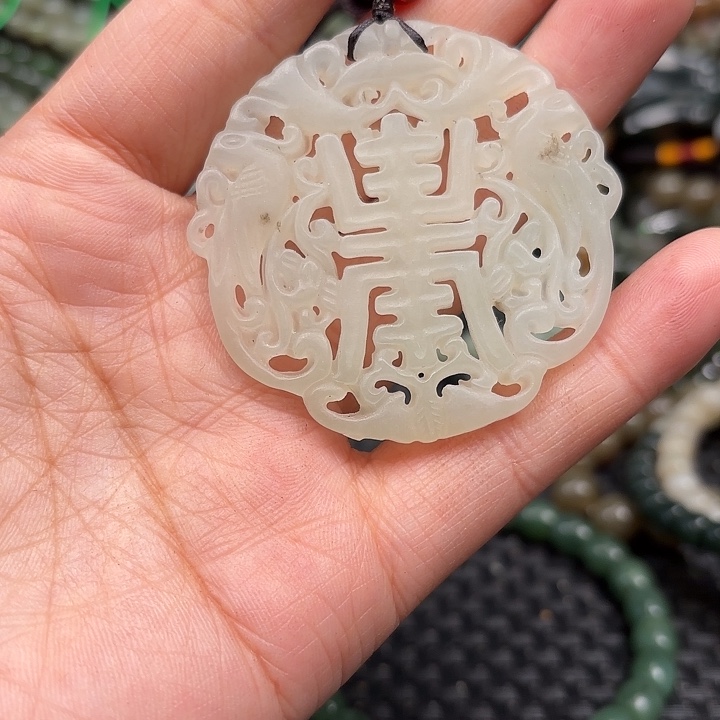 和田玉未镶嵌颈饰