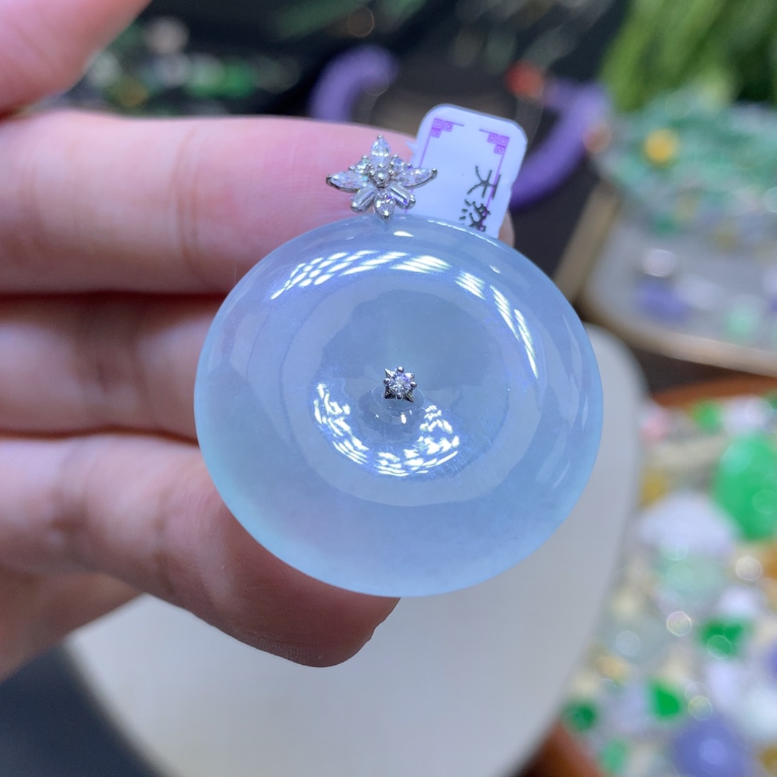 颈饰18K金镶嵌翡翠