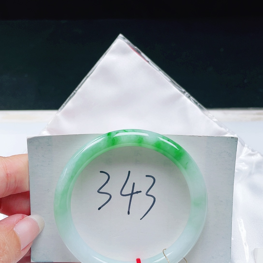 翡翠未镶嵌手镯（圆镯）缅甸翡翠52