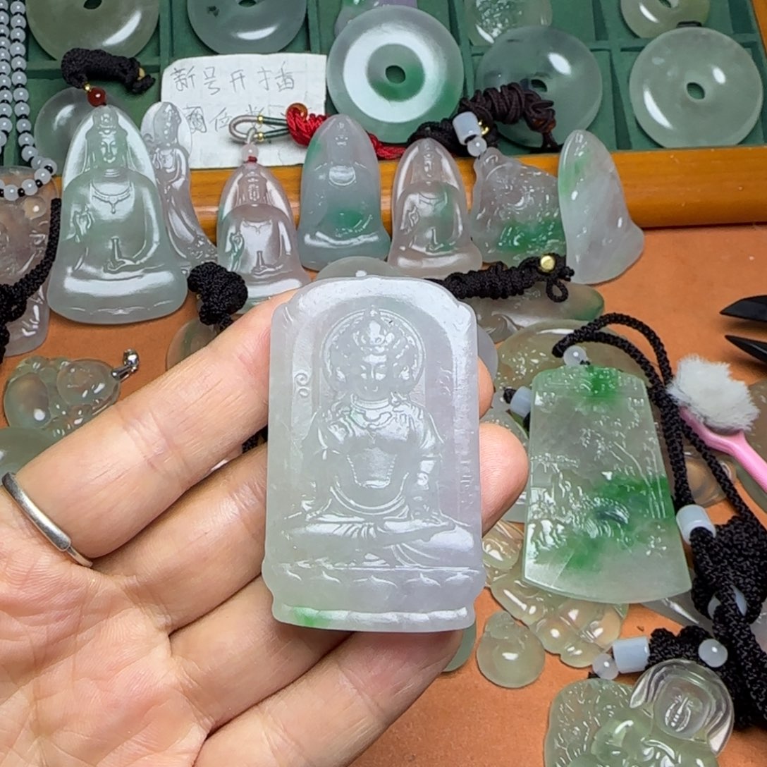翡翠未镶嵌颈饰翡翠度母观音