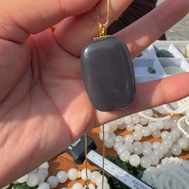 和田玉18K金镶嵌颈饰