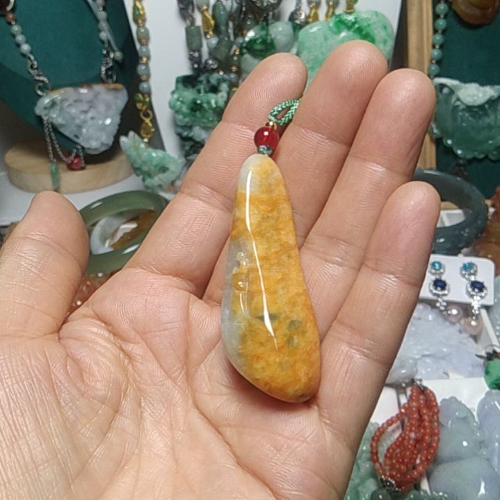 翡翠吊坠(赠链)未镶嵌