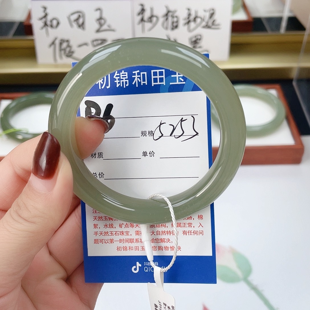 和田玉手镯未镶嵌