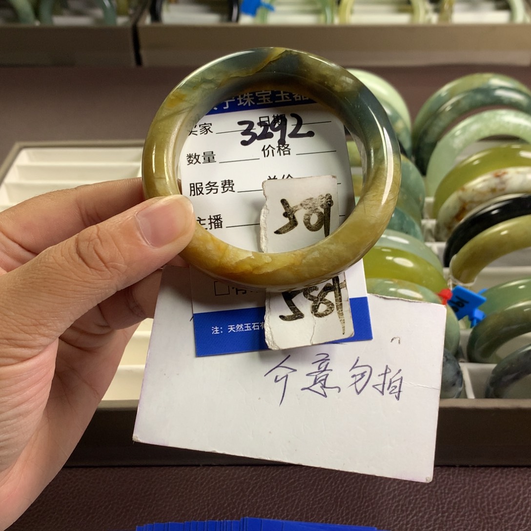 未镶嵌蛇纹石玉手镯3292