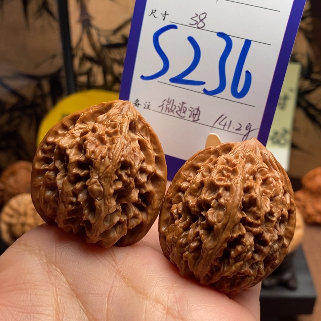 文玩核桃把件野牛38（返油）