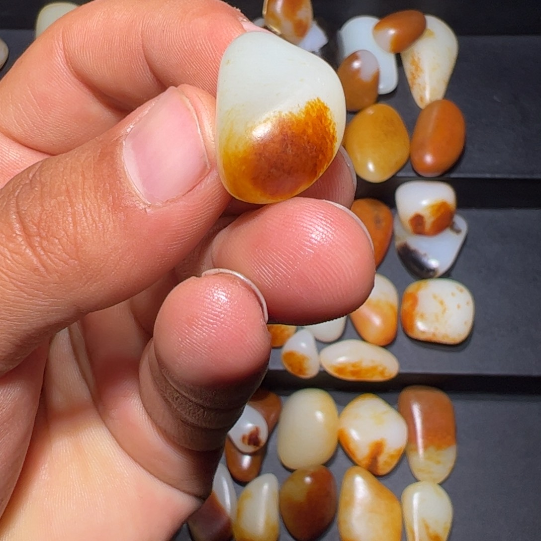 和田玉未镶嵌颈饰8.8克无修