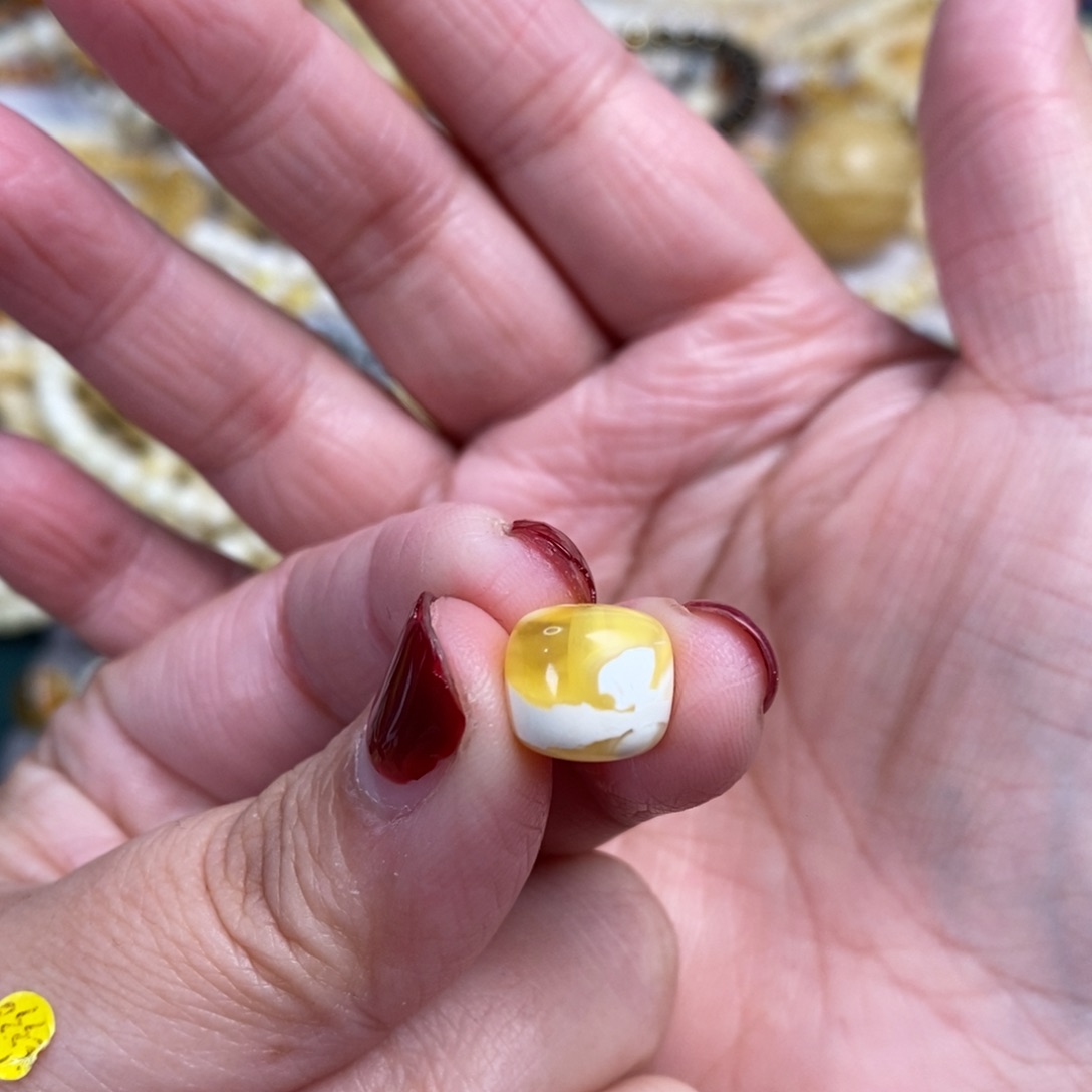 琥珀裸石未镶嵌大****斯金漆白溶洞老型单珠10.4