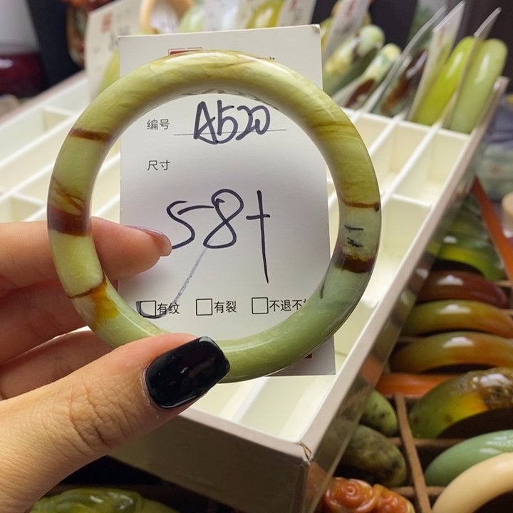 蛇纹石玉手镯未镶嵌