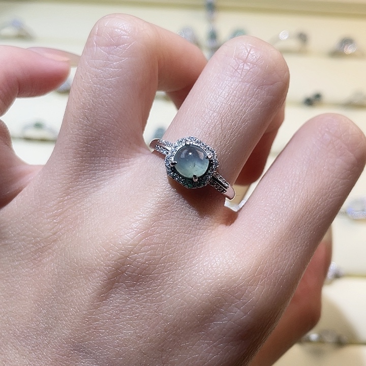 翡翠未镶嵌颈饰戒指