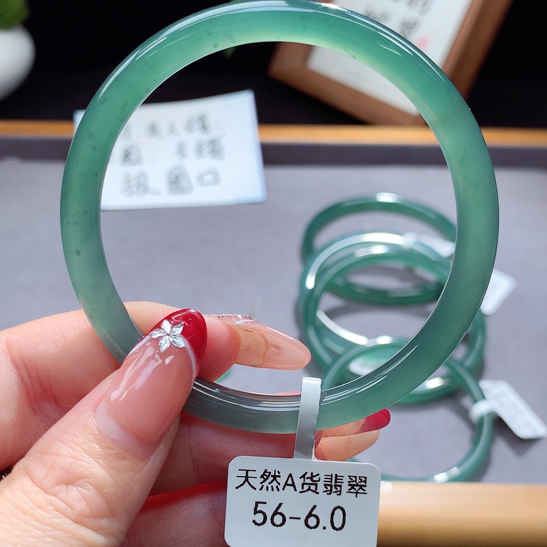 翡翠手镯（圆镯）未镶嵌