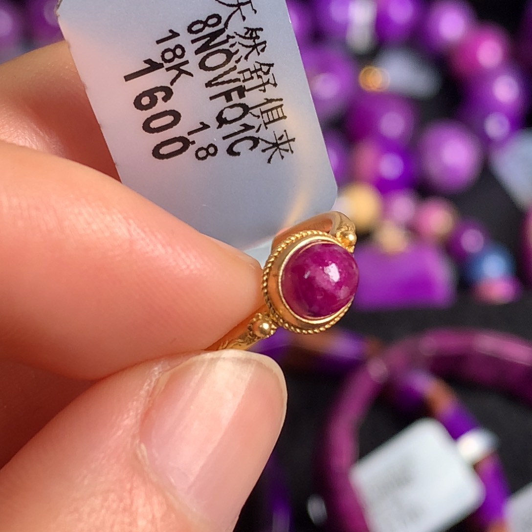 苏纪石（舒俱来）18K金镶嵌果酱桃红戒指