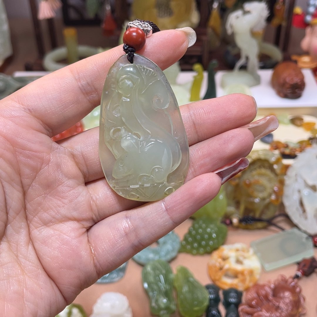 蛇纹石玉颈饰未镶嵌