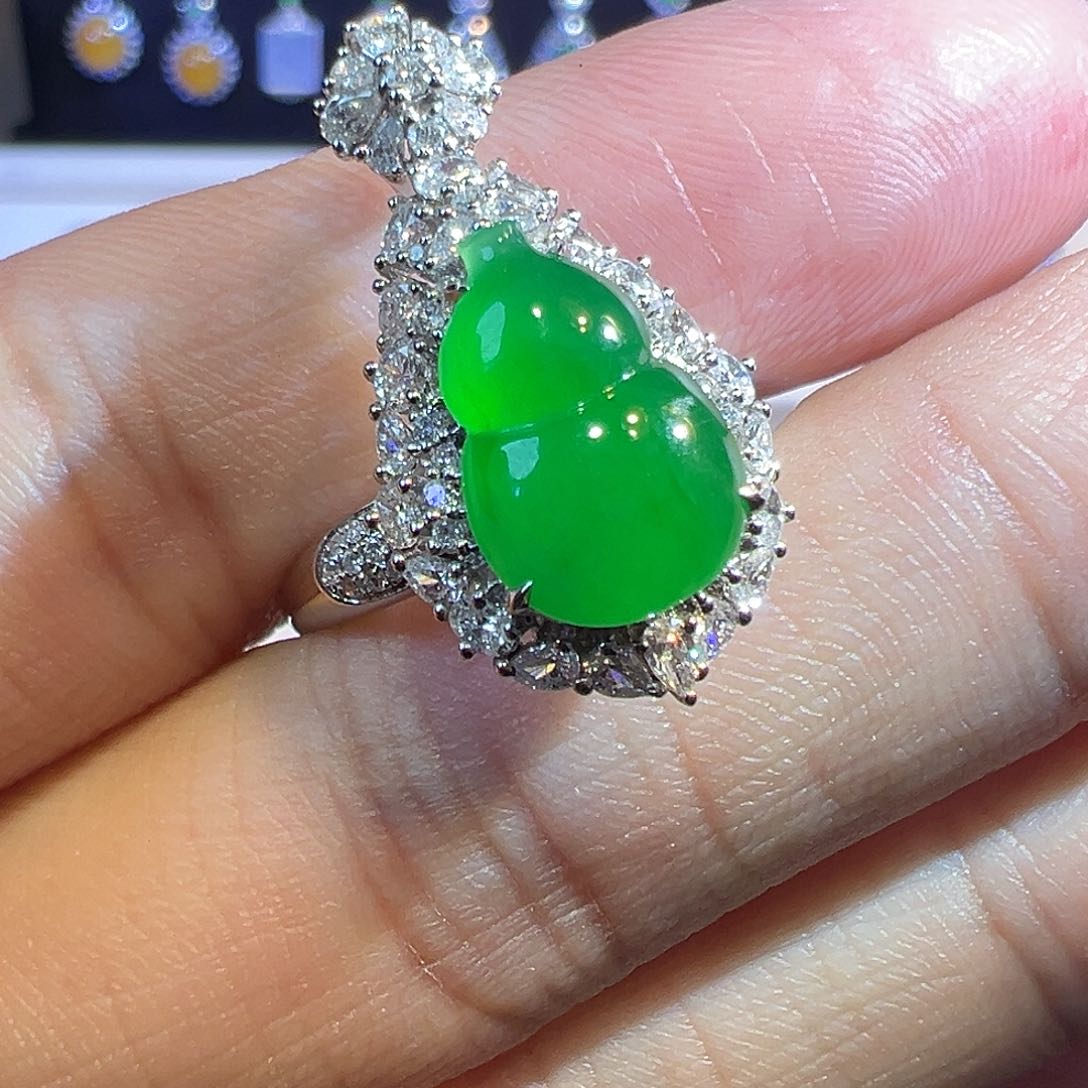 翡翠戒指18K金镶嵌高冰种阳绿葫芦两用