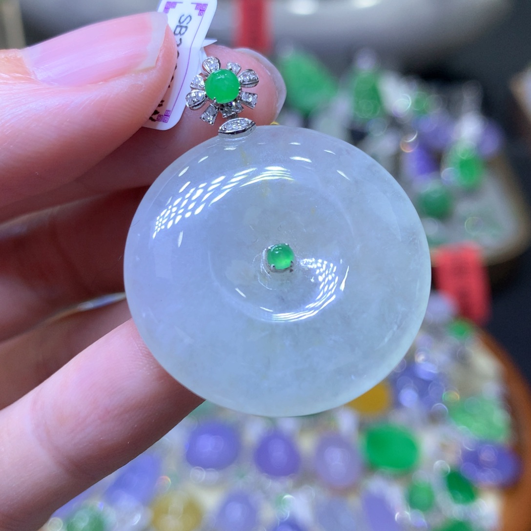 【闪购商品】翡翠颈饰18K金镶嵌翡翠吊坠项链