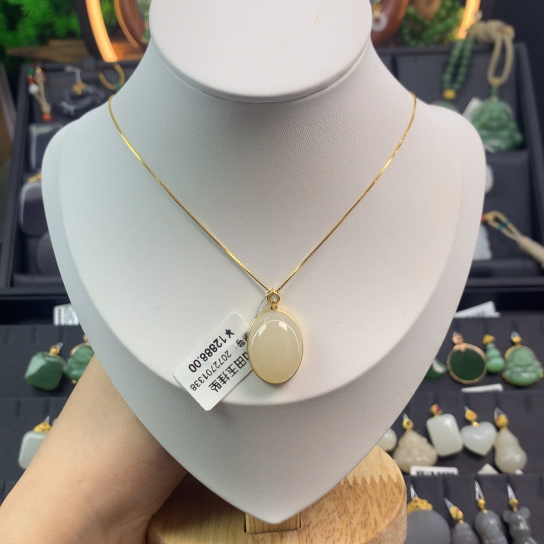 和田玉吊坠18K金镶嵌