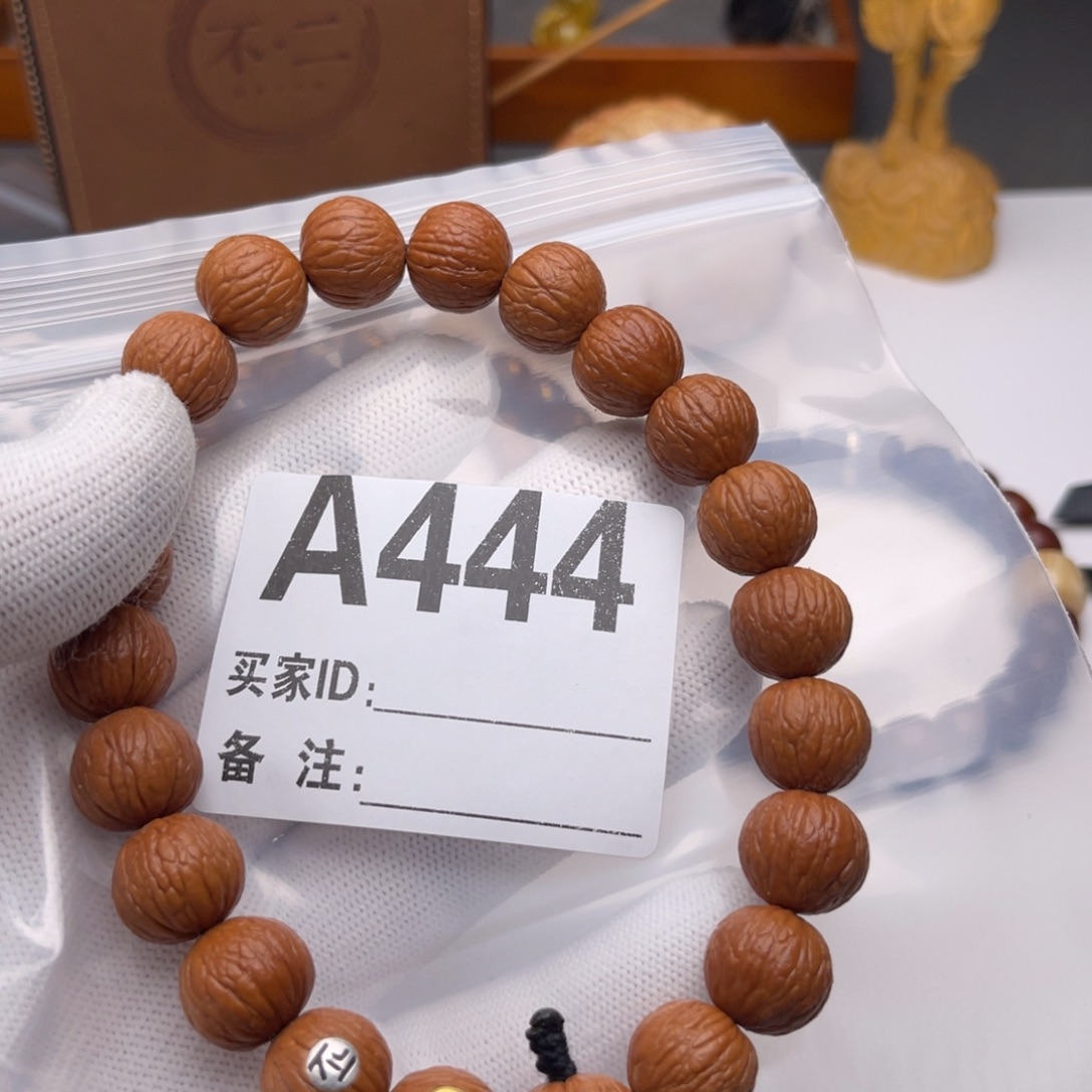 猴头核桃手串金银凤羽A444