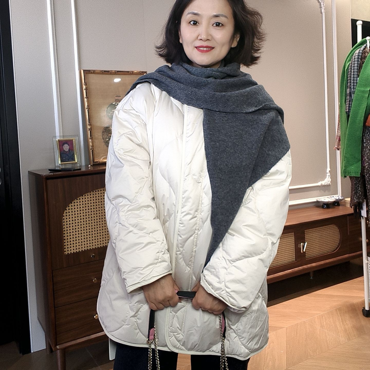 冬季新款菱格圆领轻便保暖白鹅绒中长款女