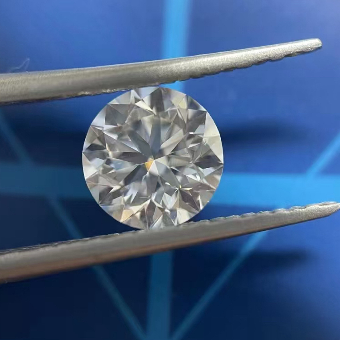 1克拉培育裸钻V V S1。D色3 E切工，上海无改l G l证书，免镶钻费。