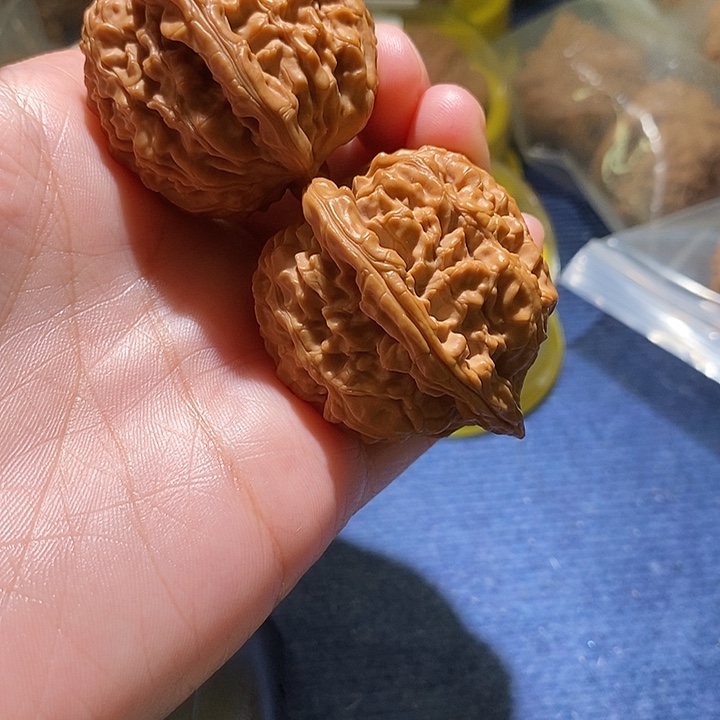 殷***诚文玩核桃吊坠呀疑问
