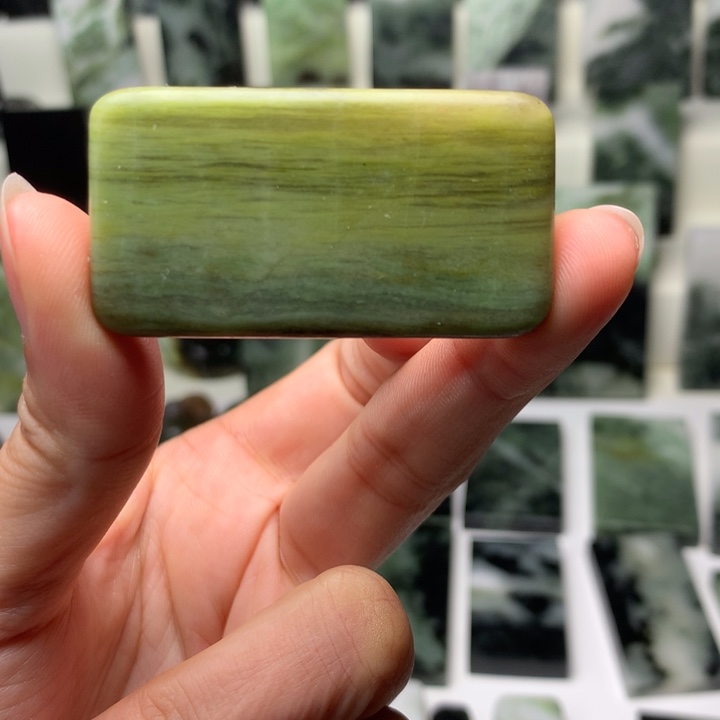 独山玉颈饰未镶嵌