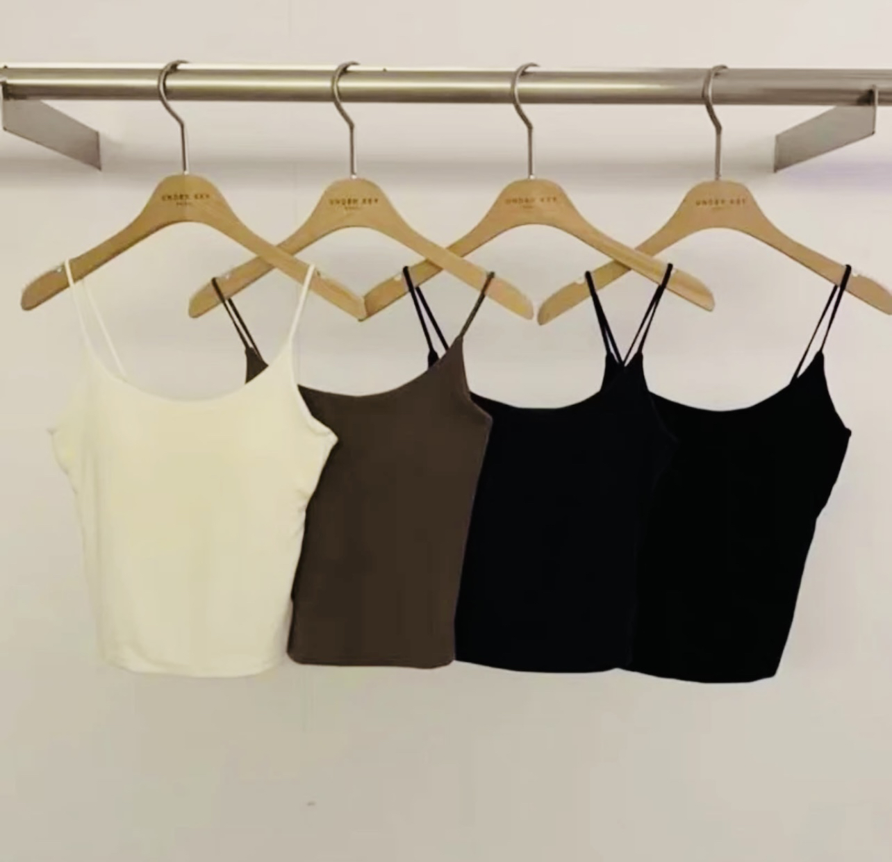 韩国东大门- NO退-under吊带美背带胸垫NO退款（现货）