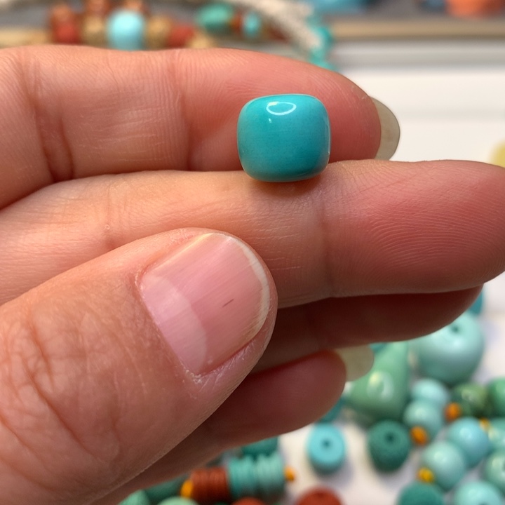 绿松石未镶嵌颈饰