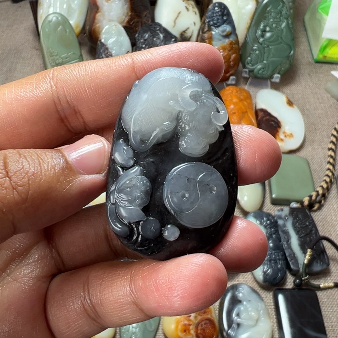 和田玉挂件未镶嵌扭转乾坤