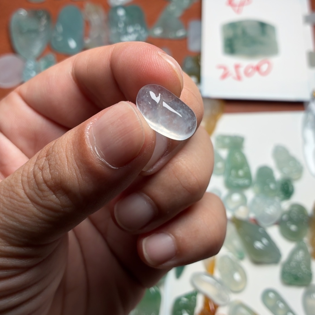 翡翠未镶嵌颈饰天然翡翠A货