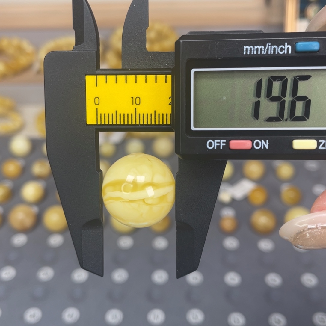 琥珀未镶嵌裸石135