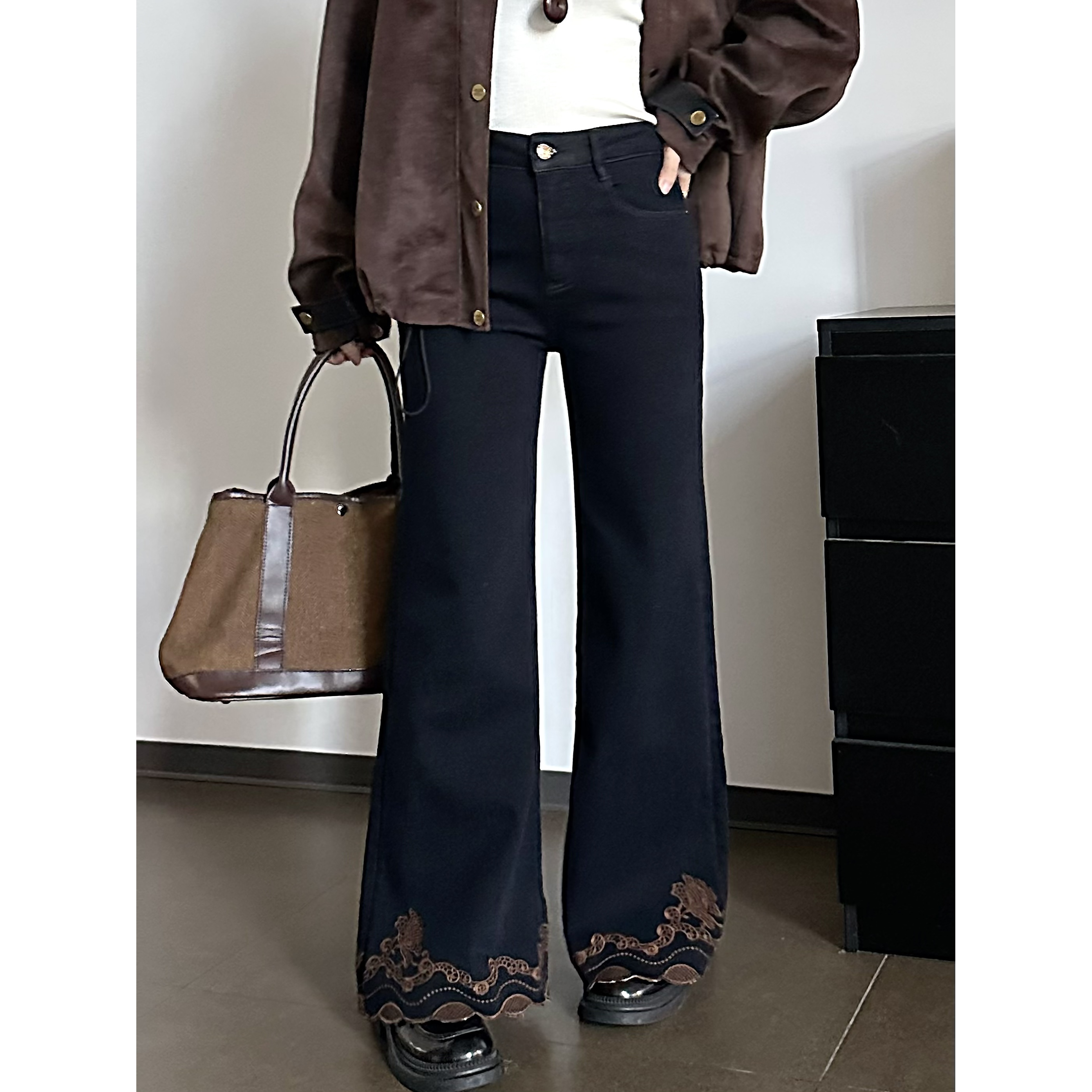 KIKI严选：33652-YER家欧货南油秋冬加绒脚口波浪绣花筒喇裤牛仔