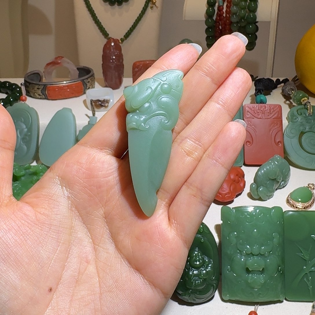 热***众和田玉未镶嵌颈饰龙牙