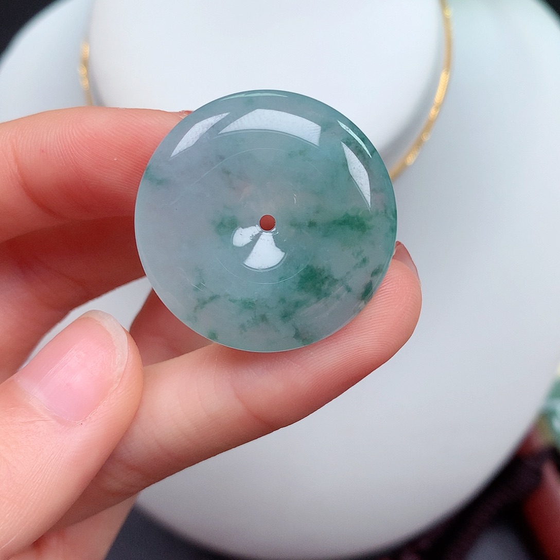 翡翠未镶嵌颈饰平安扣