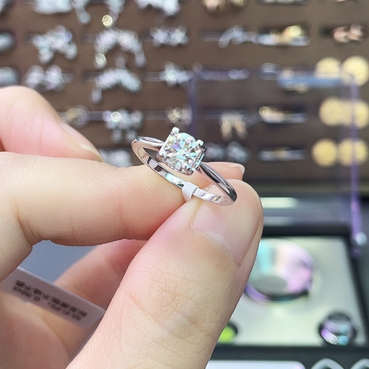 18K金镶嵌戒指/指环钻石