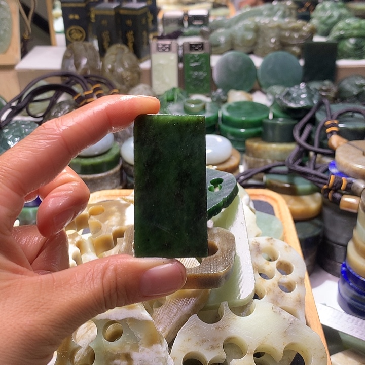 和田玉未镶嵌珠宝半成品