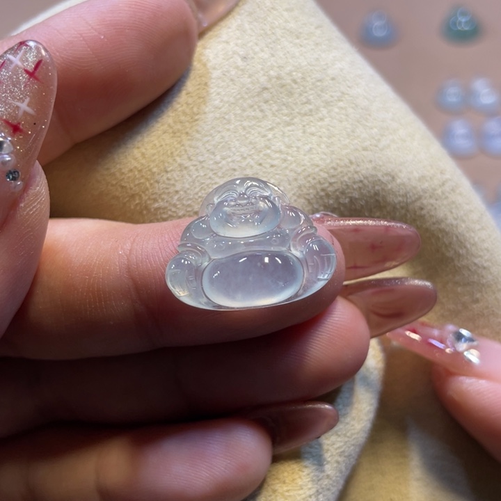 翡翠颈饰未镶嵌佛公