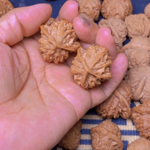 【闪购商品】文玩核桃吊坠嗯****嗯三棱35