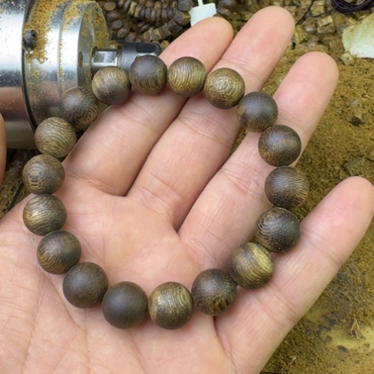 沉香沉香碎屑绿棋：凹身13mm克重12+