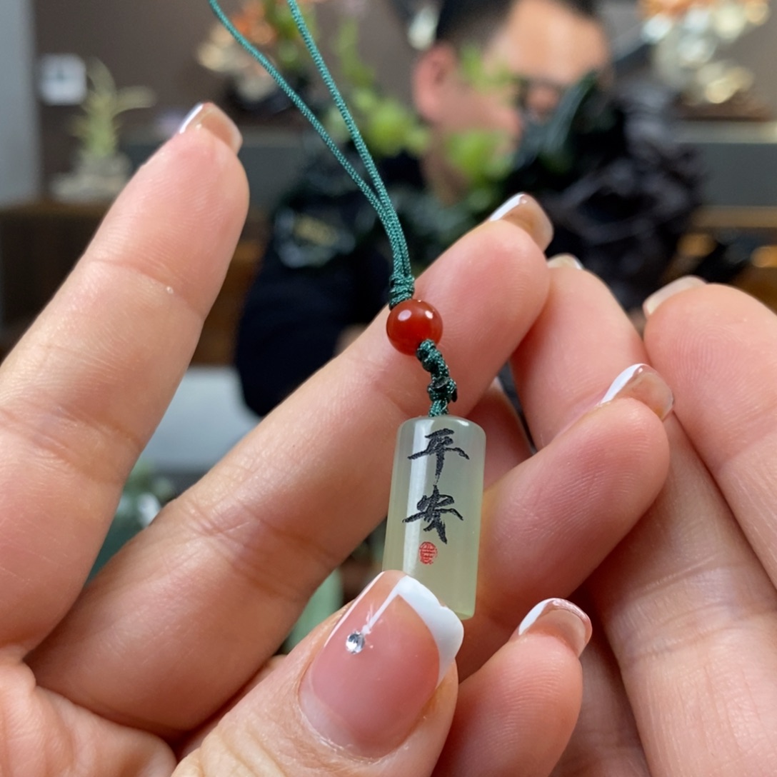 蛇纹石玉挂件未镶嵌