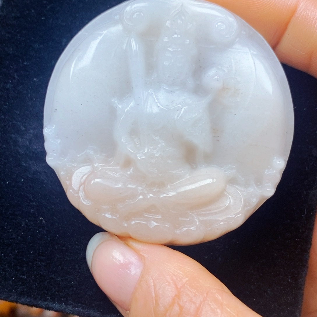 未镶嵌石英质玉（黄龙玉）颈饰