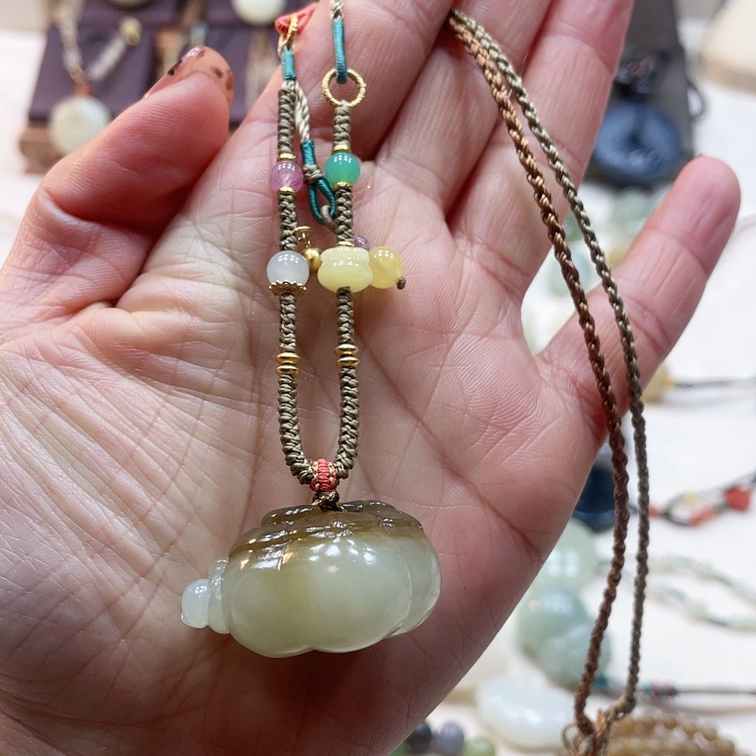 和田玉颈饰未镶嵌