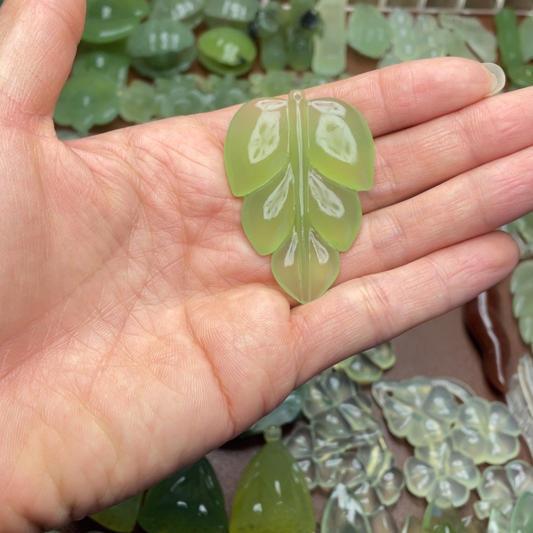 蛇纹石玉合金颈饰